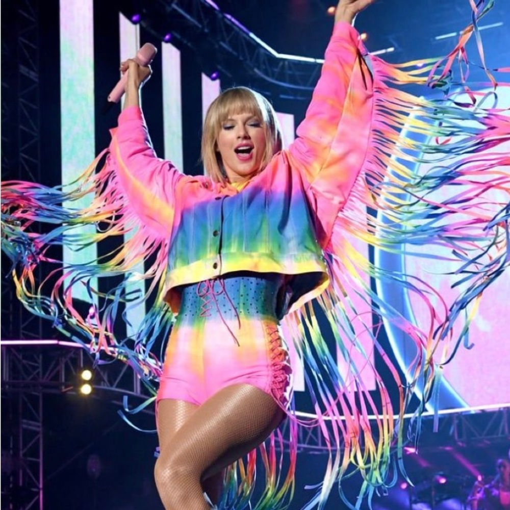 TAYLOR SWIFT MERCH BUNDLES